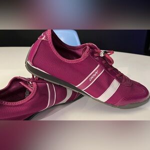 DKNY Women's Sneakers 9